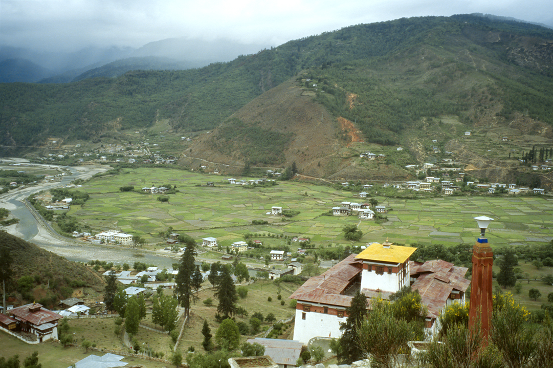 b_511l paro.jpg - Bhoutan - vallée de Punakha, Dzong de Punakha le dzong et la vallée